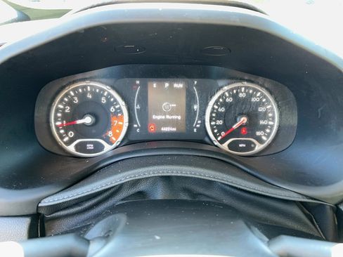 Used 2018 Jeep Renegade Latitude FWD image 16
