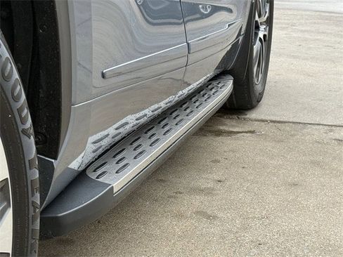 Used 2023 Toyota Highlander XLE image 10