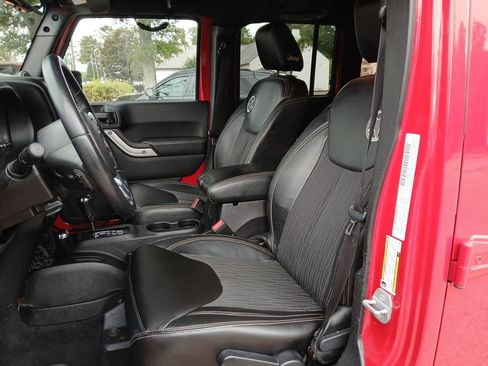 Used 2014 Jeep Wrangler Unlimited Sport image 19