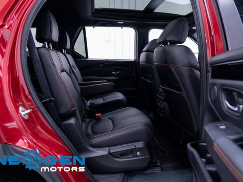 Used 2025 Honda Pilot TrailSport image 46