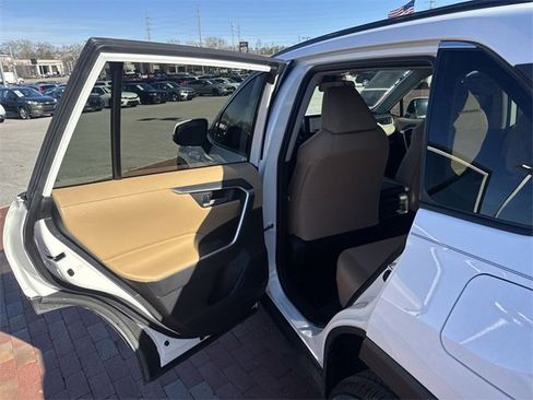 Used 2024 Toyota RAV4 XLE w/ Convenience Package image 27