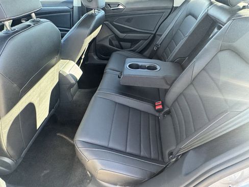 Used 2024 Volkswagen Jetta SE image 6