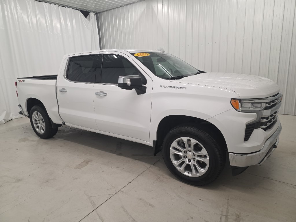 Used 2023 Chevrolet Silverado 1500 LTZ AWD/4WD image 3