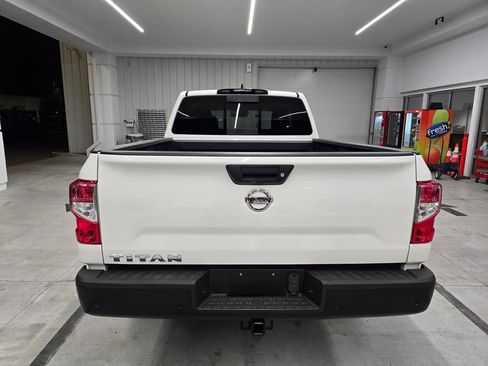 Used 2022 Nissan Titan S image 5