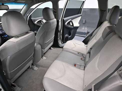 Used 2012 Toyota RAV4 EV image 32