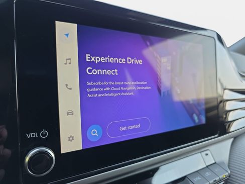 Used 2025 Toyota Camry SE w/ Convenience Package image 21