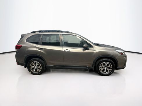Used 2020 Subaru Forester Premium AWD/4WD image 10