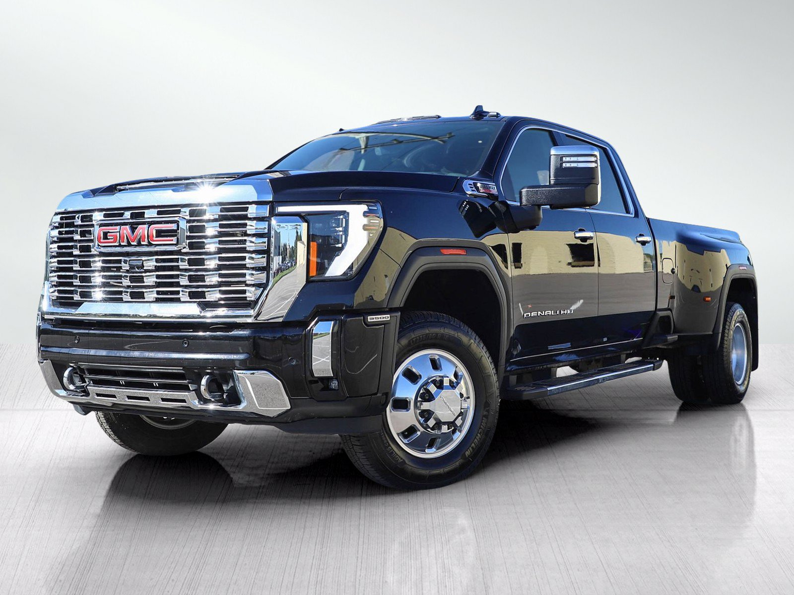 Used 2024 GMC Sierra 3500 Denali w/ Denali Reserve Package AWD/4WD image 1