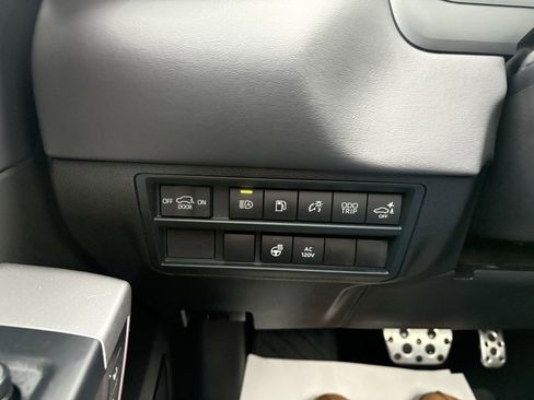 Certified 2025 Toyota Sequoia Platinum image 30