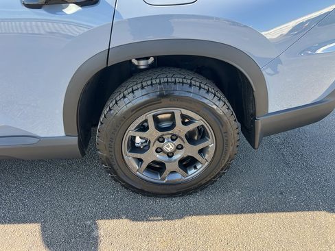 Certified 2025 Honda Pilot TrailSport image 9