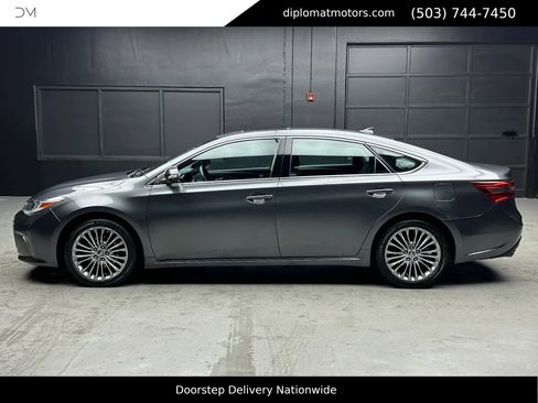 Used 2016 Toyota Avalon Limited w/ Toyota Safety Sense Package image 4