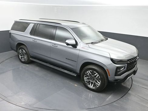 Used 2025 Chevrolet Suburban Z71 AWD/4WD image 39