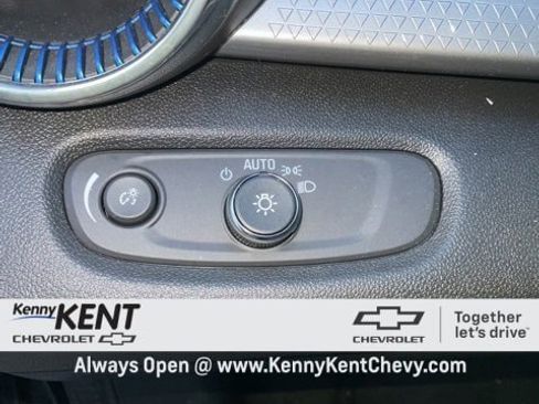 Certified 2025 Chevrolet Trax LT w/ LT Convenience Package image 21