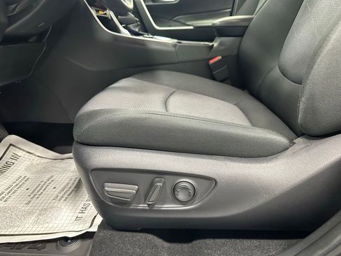 Used 2025 Toyota RAV4 XLE AWD/4WD image 12