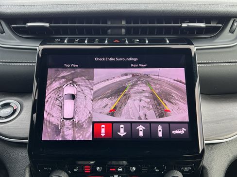 Used 2024 Jeep Grand Cherokee Limited w/ Luxury Tech Group II image 29