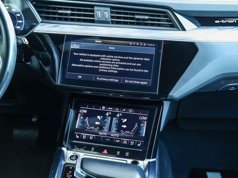 Used 2022 Audi e-tron Premium Plus w/ Premium Plus Package image 18