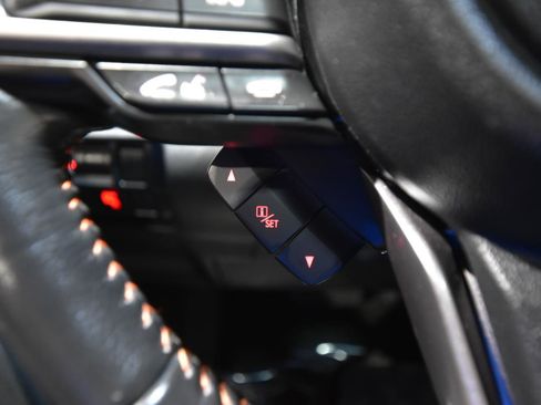 Used 2019 Subaru Crosstrek 2.0i Limited w/ Moonroof Package w/Navigation AWD/4WD image 17
