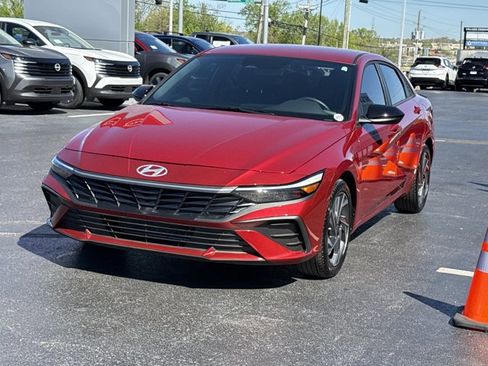 Used 2025 Hyundai Elantra Sport FWD image 10