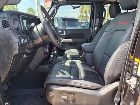 Used 2024 Jeep Gladiator Rubicon w/ Technology Group AWD/4WD image 25