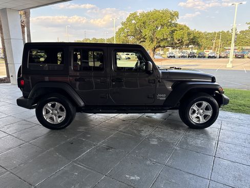 Used 2019 Jeep Wrangler Unlimited Sport S AWD/4WD image 17