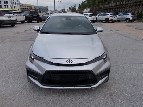 Used 2022 Toyota Corolla SE FWD image 2