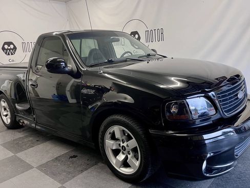 Used 2001 Ford F150 Lightning image 2