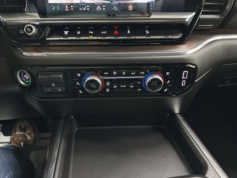 Used 2025 GMC Sierra 2500 SLT w/ SLT Premium Package image 43