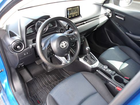 Used 2018 Toyota Yaris iA image 9