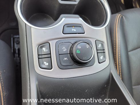 Used 2022 GMC Terrain AT4 w/ Infotainment Package II image 34