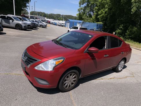 Used 2015 Nissan Versa SV FWD image 4