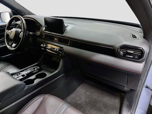 Used 2025 Honda Pilot Black Edition image 32