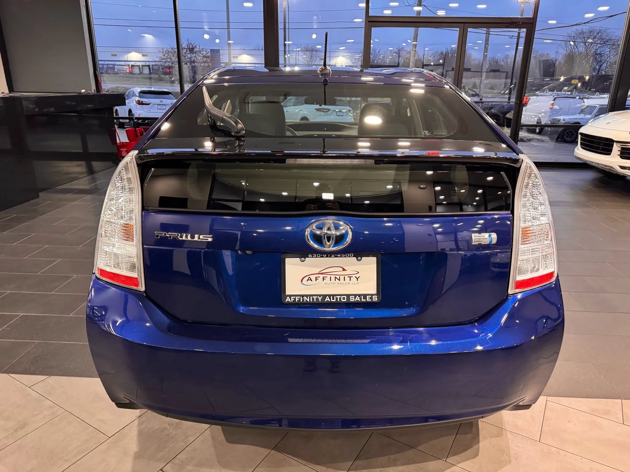 Used 2010 Toyota Prius Three w/ Navigation Pkg FWD image 4