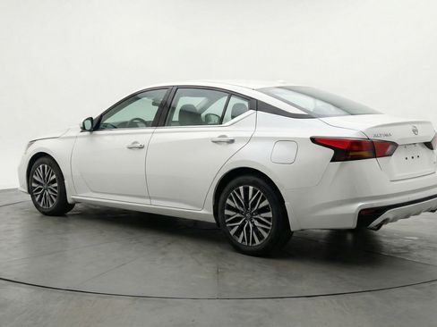 Used 2025 Nissan Altima 2.5 SV image 6