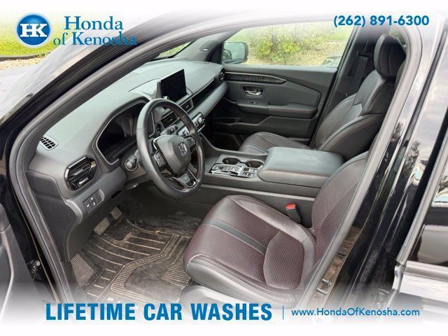 Used 2025 Honda Pilot Black Edition image 5