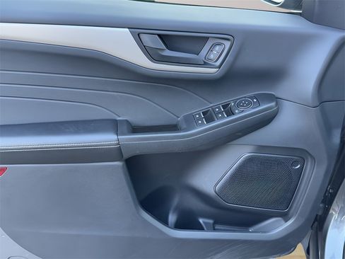 Used 2022 Ford Escape SE w/ Cold Weather Package image 25