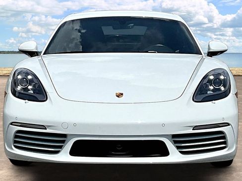 Used 2023 Porsche 718 Cayman RWD image 2