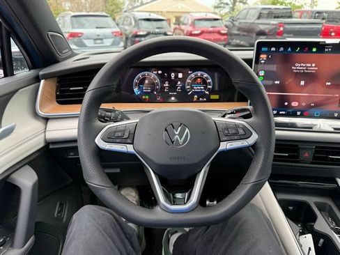 New 2026 Volkswagen Tiguan SEL R-Line AWD/4WD image 5
