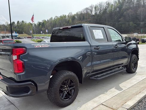Used 2021 Chevrolet Silverado 1500 LT Trail Boss w/ Bed Protection Package AWD/4WD image 4