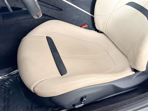 Certified 2021 Ferrari Roma RWD image 18