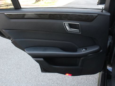Used 2014 Mercedes-Benz E 350 Sedan image 21
