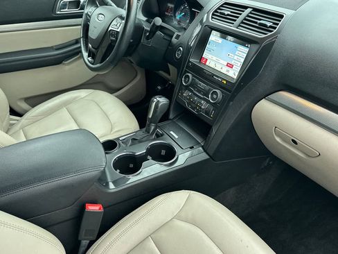 Used 2018 Ford Explorer XLT w/ Equipment Group 202A image 18