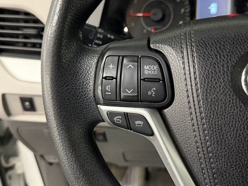 Used 2015 Toyota Sienna LE image 27
