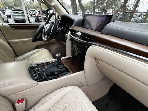 Used 2020 Lexus LX 570 4WD w/ Luxury Package image 48