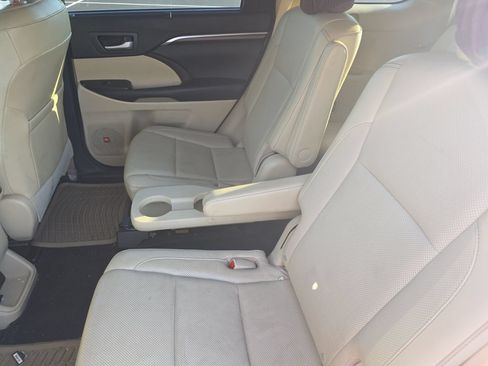 Used 2016 Toyota Highlander Limited FWD image 13