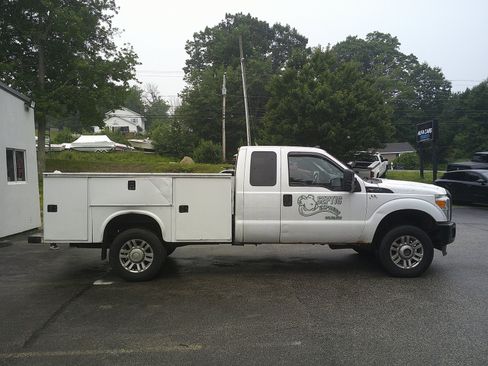 Used 2011 Ford F250 XL w/ Snow Plow Prep Pkg AWD/4WD image 4