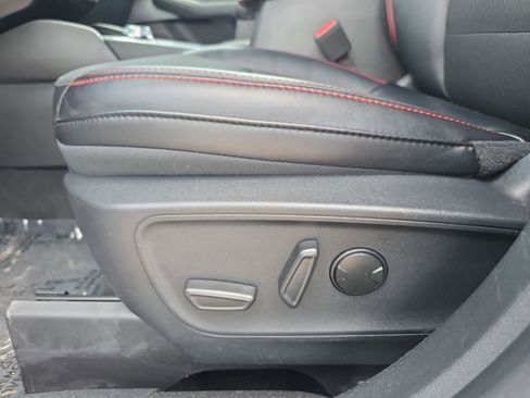 Used 2025 Ford Escape ST-Line FWD image 11
