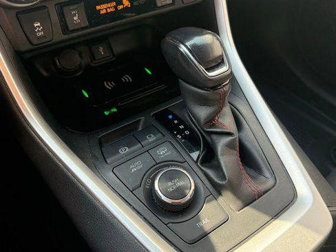 Used 2021 Toyota RAV4 SE w/ Weather & Moonroof Package image 10