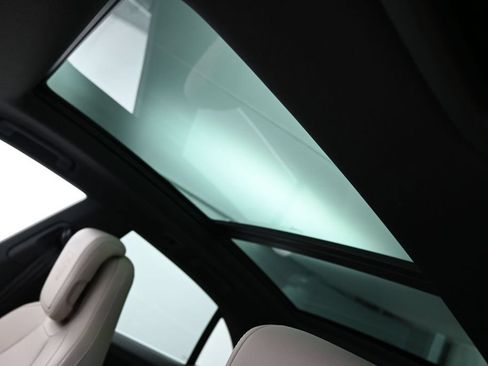 Certified 2025 Porsche Macan 4S Electric AWD/4WD image 12