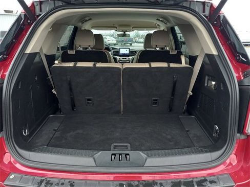 Used 2023 Ford Explorer XLT w/ Equipment Group 202A image 11