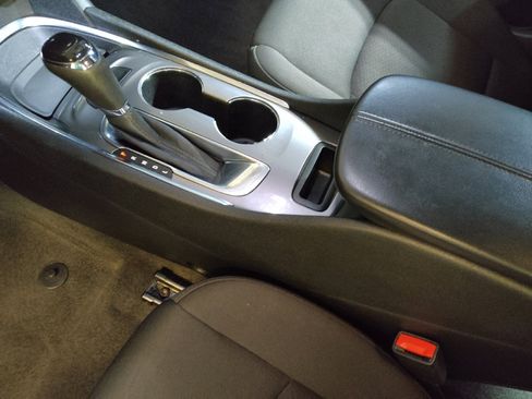 Used 2020 Chevrolet Malibu LT FWD image 26